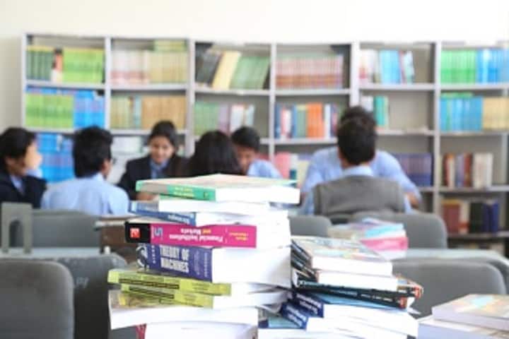 School of Pharmacy, Maya Devi University, Dehradun campus photo 3