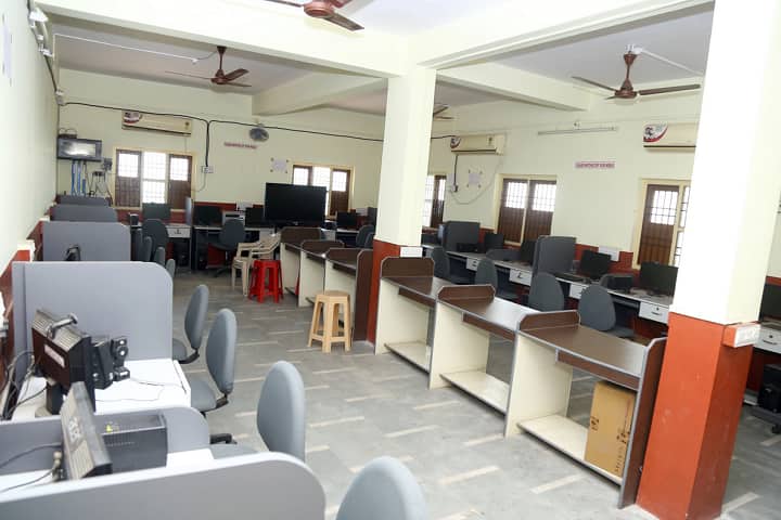 Shrimati Vasantiben Ranchhodbhai Bhakta Panama Vav College of Education, Surat campus photo 2