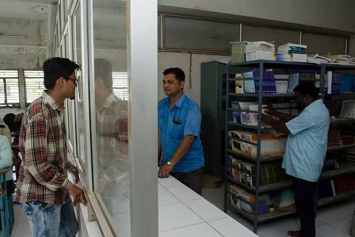 Shri Gulabrao Deokar Institute of Pharmacy and Research Center, Jalgaon campus photo 3