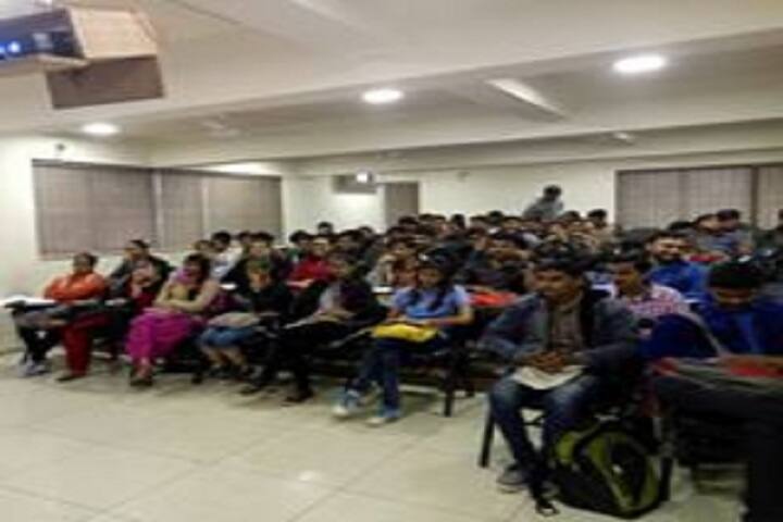 Shree HN Shukla Institute of Pharmaceutical Education and Research, Rajkot campus photo 4