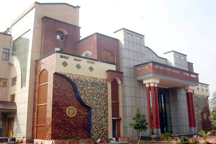 Ishan Institute of Pharmacy, Greater Noida campus photo 6