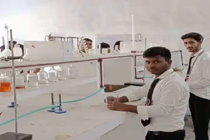 SVM Pharmacy College, Pratapgarh campus photo 2