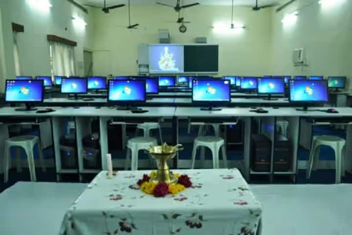 Lokmanya Tilak Science and Commerce College, Ujjain campus photo 3