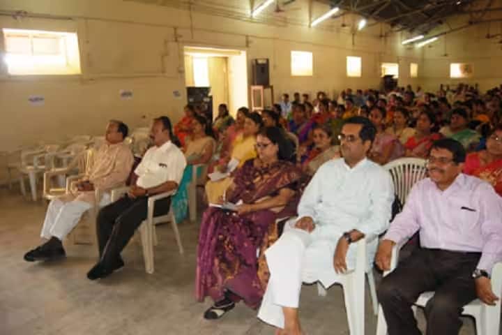 Lokmanya Tilak Science and Commerce College, Ujjain campus photo 4