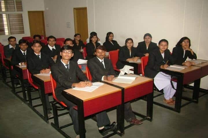 Shri Vaishnav Institute of Law, Indore campus photo 3