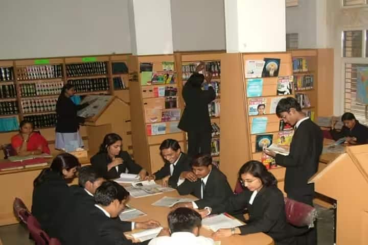 Shri Vaishnav Institute of Law, Indore campus photo 2
