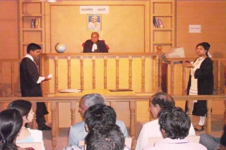Shri Vaishnav Institute of Law, Indore campus photo 4