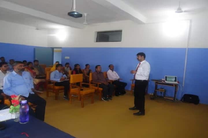 Universal TT College, Mahwa campus photo 2