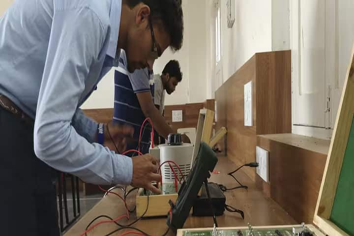 MAEER's MIT College of Railway Engineering and Research, Barshi campus photo 4