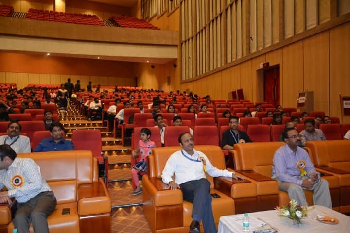 MATS Law School, Raipur campus photo 3
