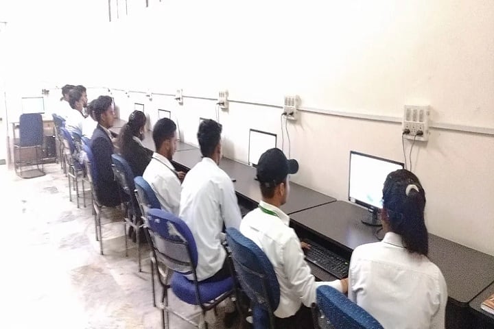 Varun Arjun College of Pharmacy, Shahjahanpur campus photo 3