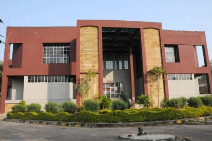IIT ISM Dhanbad campus photo 3