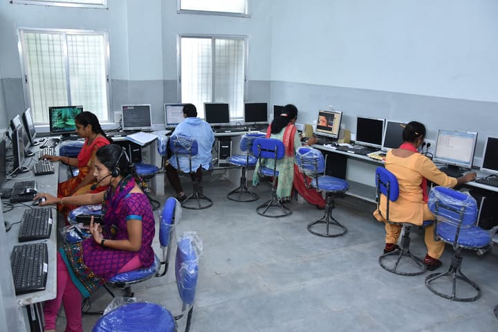 Shri Gujarati Samaj B Ed College, Indore campus photo 5