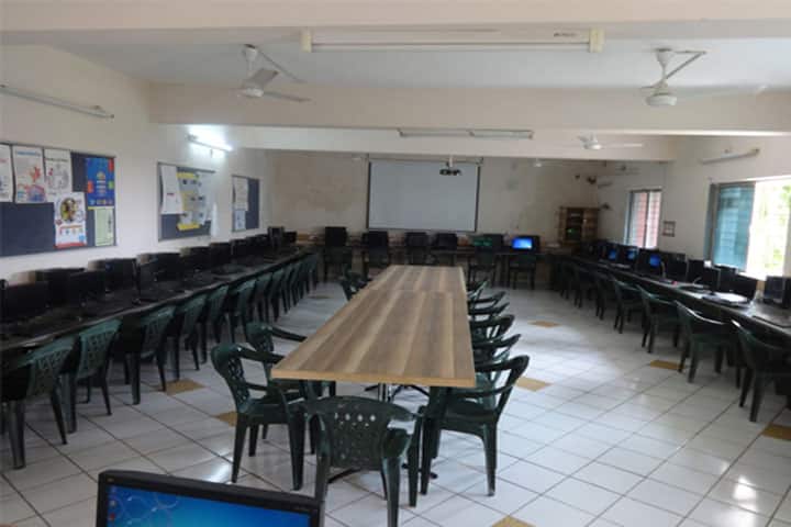 Shri and Smt VK Kamdar B Ed College, Rajkot campus photo 3