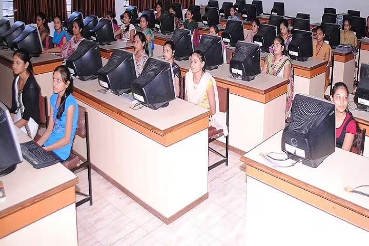 Shri Sardar Patel Kelvani Mandal Mahila B Ed College, Rajkot campus photo 3