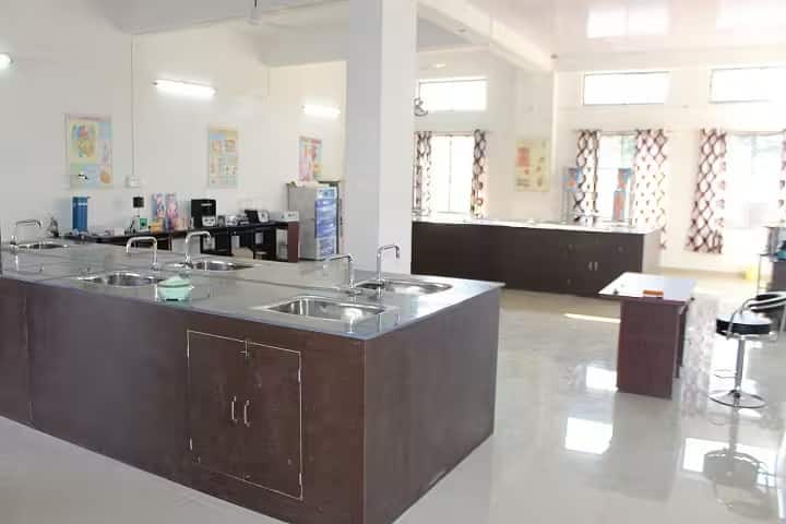 Rahman Institute of Pharmaceutical Sciences and Research, Kamrup campus photo 6