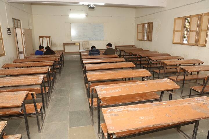 Junagadh Junior Chamber Education Trust Commerce College, Junagadh campus photo 3