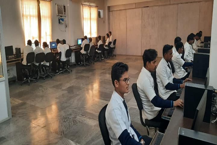 Mahendra Gayatri College of Pharmacy, Bareilly campus photo 3