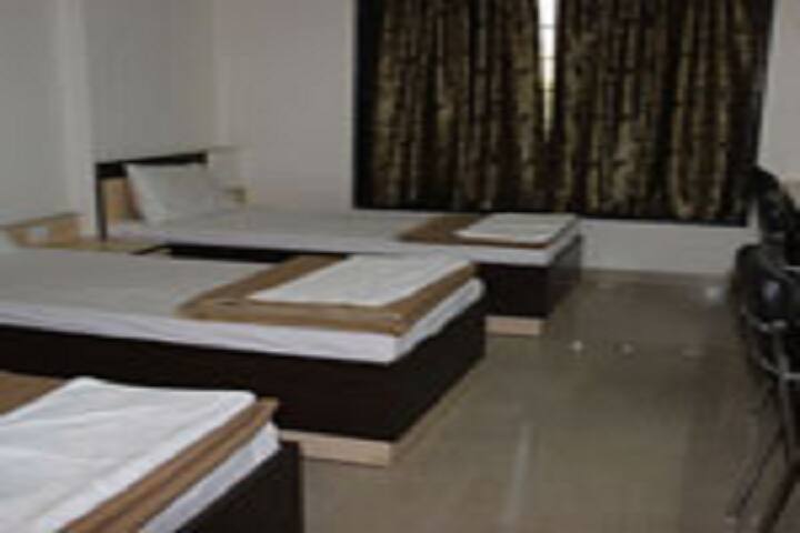 Lloyd Institute of Management and Technology Pharm, Greater Noida campus photo 6