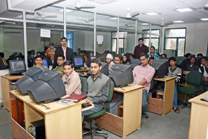 Institute of Vocational Studies, Awadh Centre of Education, New Delhi campus photo 5