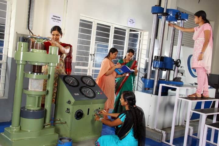 Universal Engineering College, Thrissur campus photo 3
