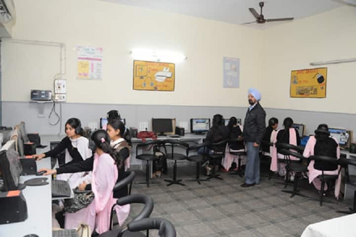 Sri Guru Teg Bahadur College of Education, Amritsar campus photo 4