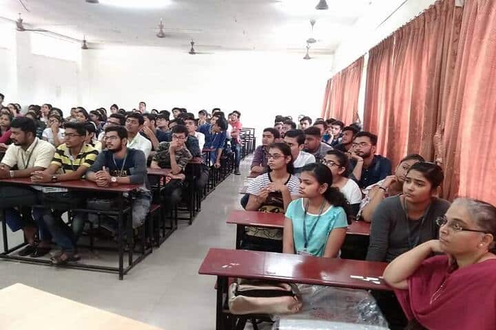 BRCM College of Business Administration, Surat campus photo 3