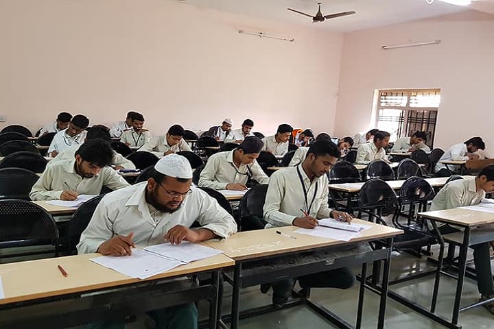 Jamia Isalamia Isha-atul Uloom's Ali-Allana College of Pharmacy, Akkalkuwa campus photo 3