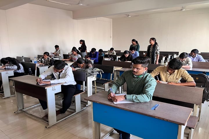 Krishna's Vikash Institute of Technology, Raipur campus photo 2