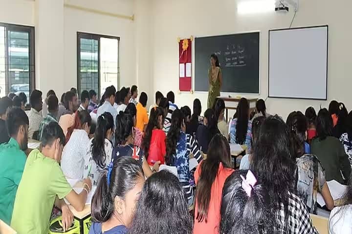 Agarwal Vidya Vihar English Medium College, Surat campus photo 3