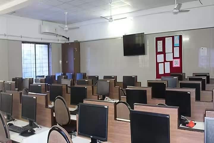 Agarwal Vidya Vihar English Medium College, Surat campus photo 5