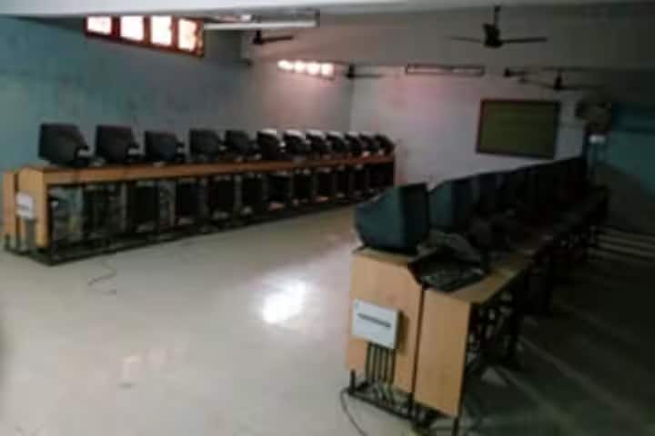 Shri BK Patel Arts and Smt LM Patel Commerce College, Vadodara campus photo 4