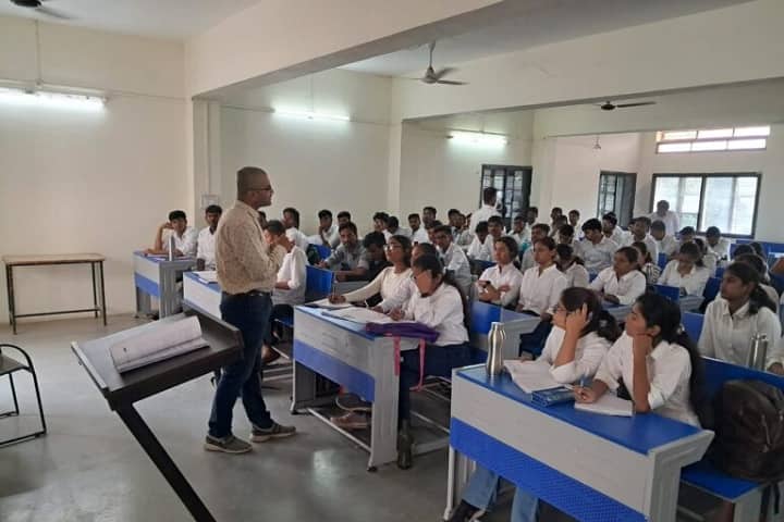 KDMG's Ayurved Medical College and Hospital, Chalisgaon campus photo 2