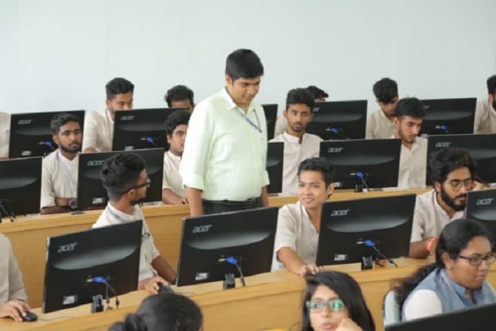 SCMS Ernakulam campus photo 5
