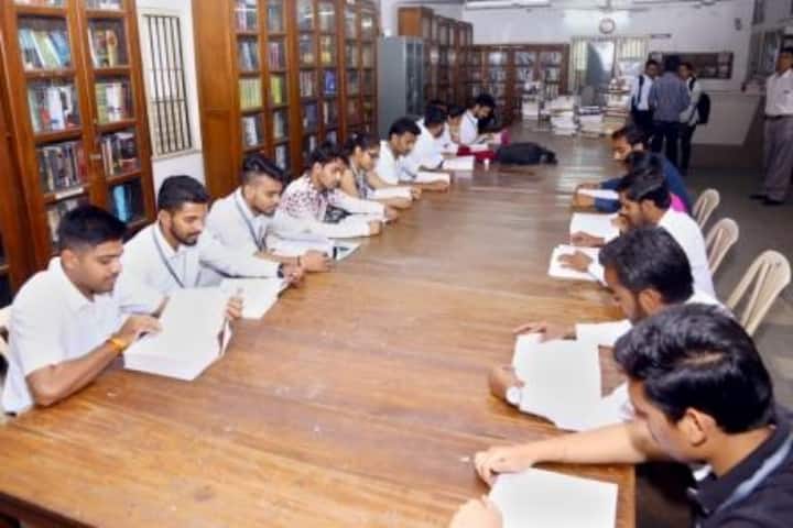 VT Choksi Sarvajanik College of Law, Surat campus photo 3