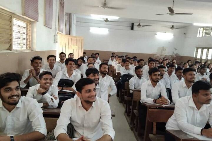 VT Choksi Sarvajanik College of Law, Surat campus photo 4