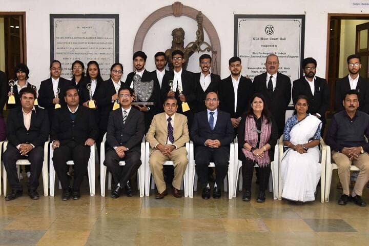 Sir LA Shah Law College, Ahmedabad campus photo 5