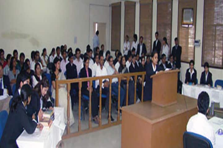 Shahu Shikshan Sanstha Rani Putalabai Womens Law College, Pune campus photo 2