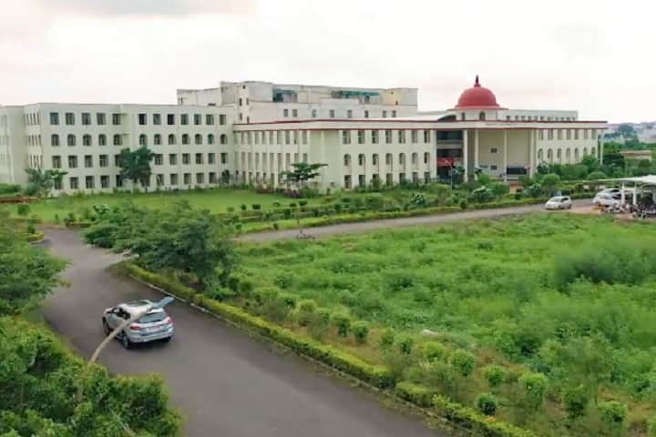 Oriental School of Law, Indore campus photo 6