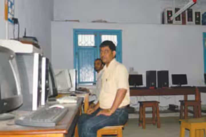 Mahishadal Raj College, Purba Medinipur campus photo 4
