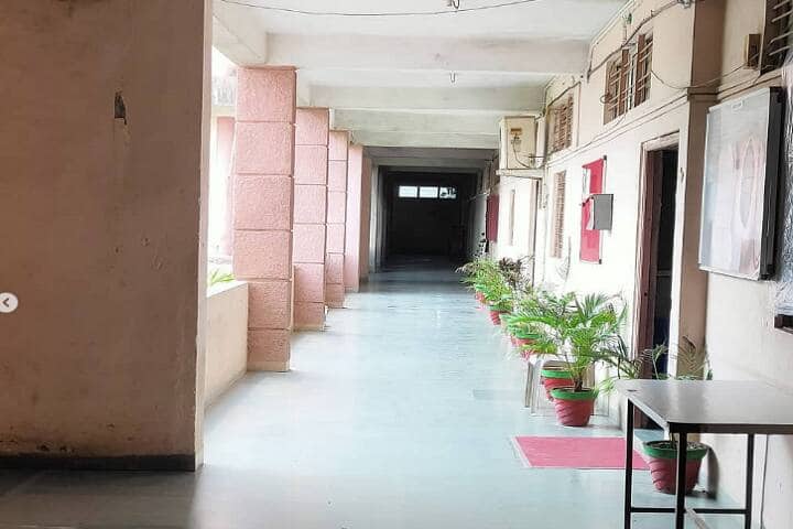 MB Khalsa Law College, Indore campus photo 2