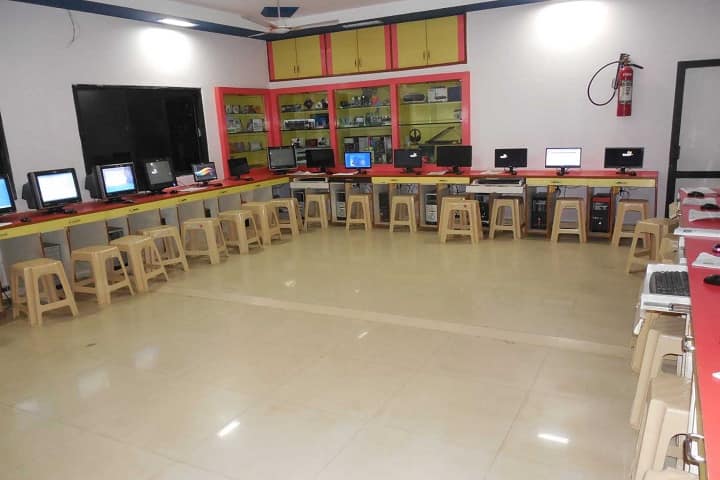 Navyug Law College, Morbi campus photo 2