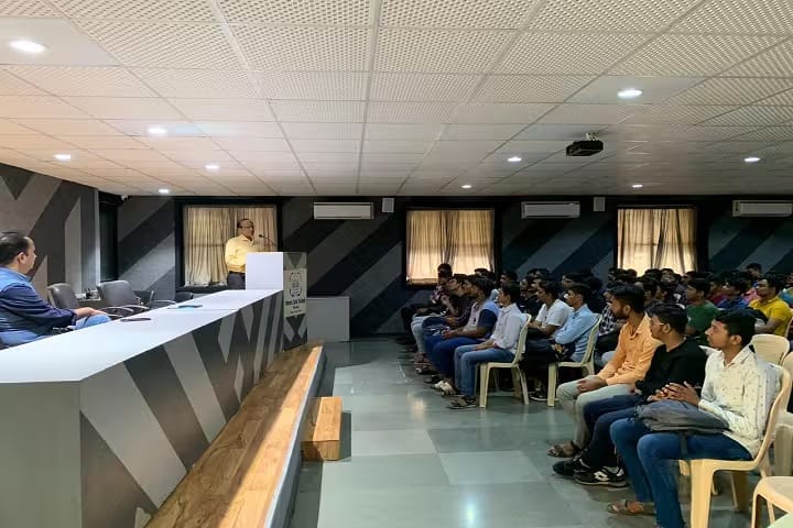 Naran Lala Law College, Navsari campus photo 3