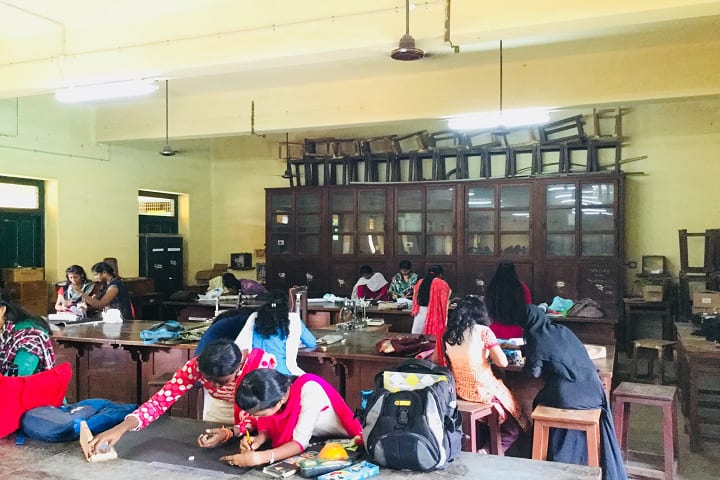 Pachaiyappa's College, Chennai campus photo 3