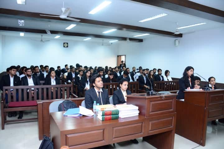 Lloyd Law College, Greater Noida campus photo 4
