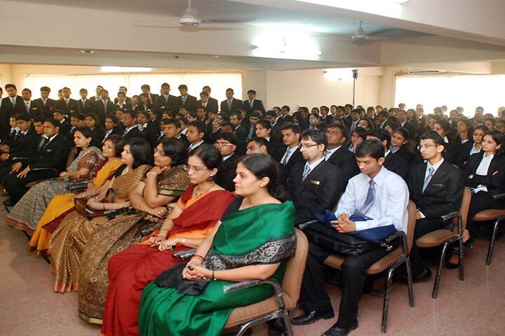 Som-Lalit College of Commerce, Ahmedabad campus photo 4