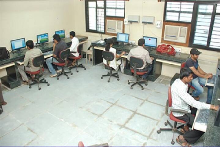KLE Society's Gurusiddappa Kotambri Law College, Hubli campus photo 5