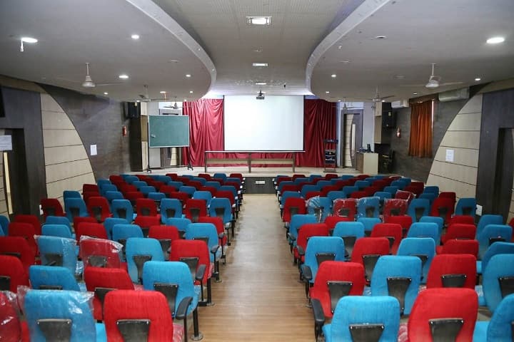 KLE Society's Gurusiddappa Kotambri Law College, Hubli campus photo 6