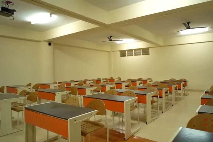 Oriental School of Business Management and Commerce, Indore campus photo 3