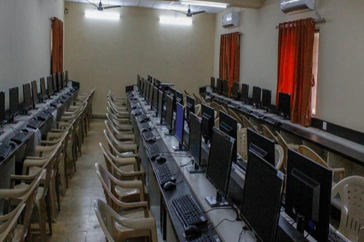 Vidyabharti Trust College of BBA and BCA, Surat campus photo 3
